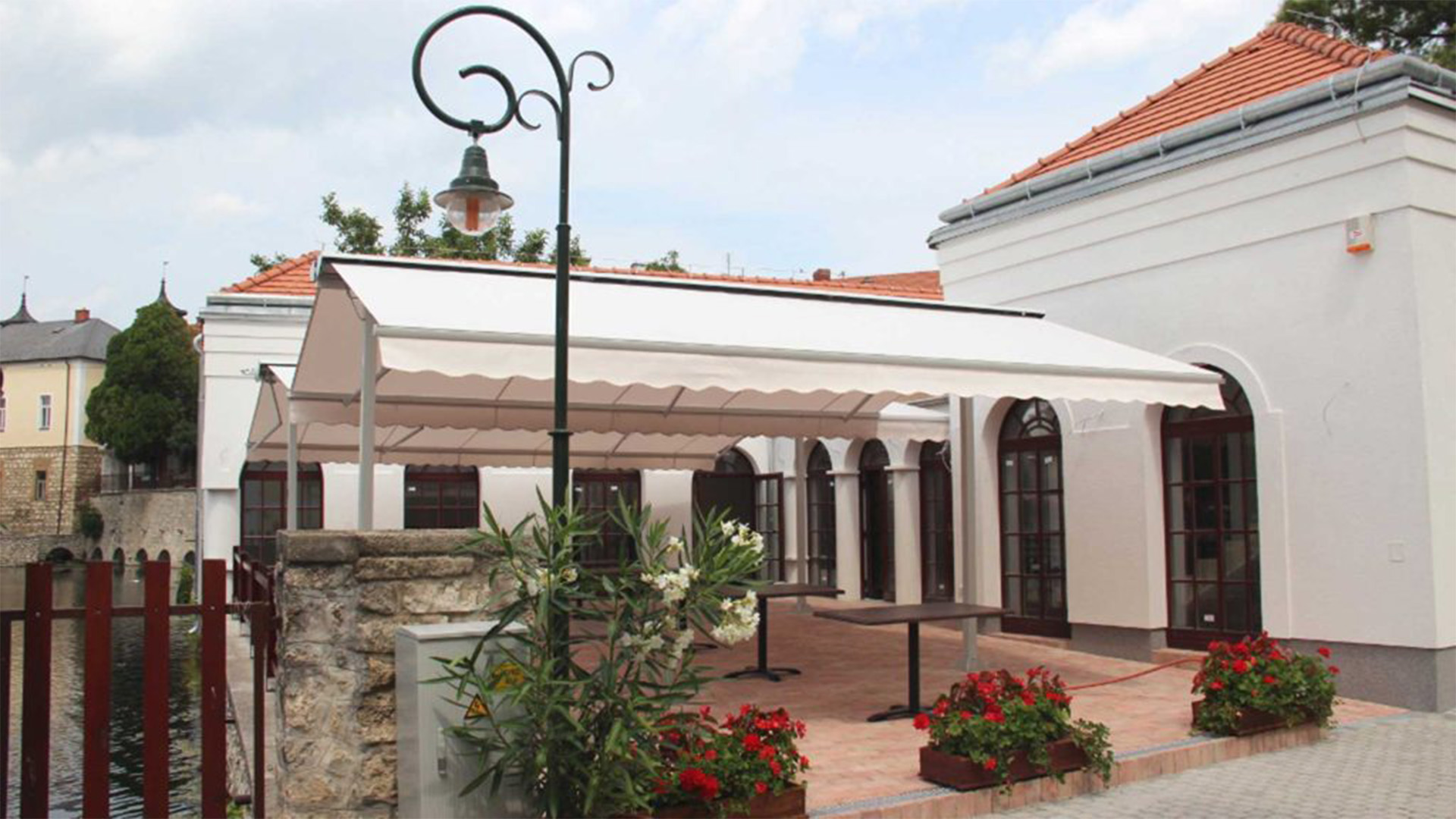 napellenzők